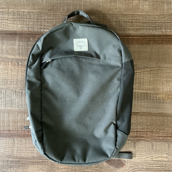 Osprey Men's Woman’s Grey Laptop Backpack 18x14 - Picture 1 of 5